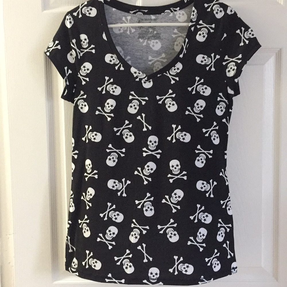New No Boundaries skull & bones shirt